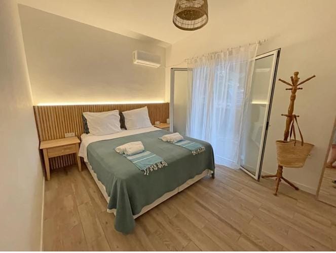 Bed, Bedroom, air conditioner