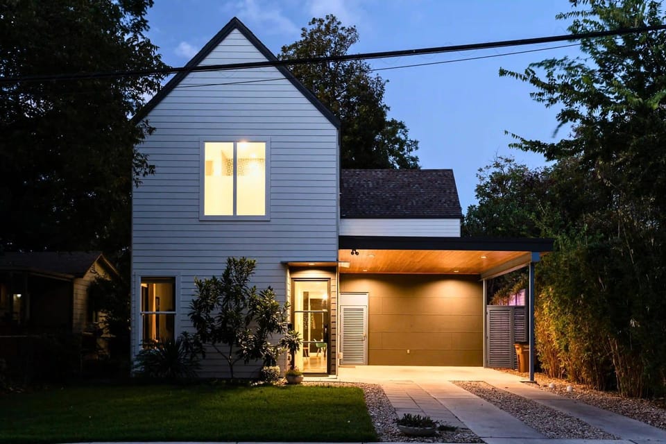 Private Mini Golf and Covered Fireplace Lounge House in Austin