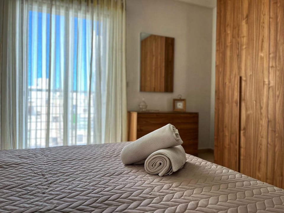 Bed, Photo of the whole room, Bedroom, towels, wardrobe