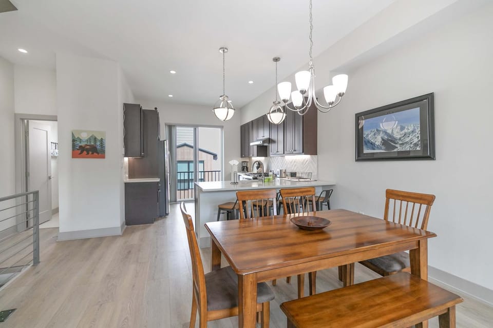 Fourth Street Crossing Whitewater Townhome: Upscale Silverthorne Getaway Apartment in Silverthorne