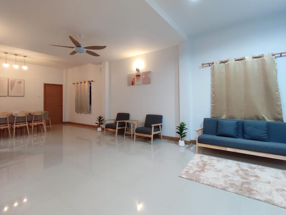 Living room, Seating area, fireplace