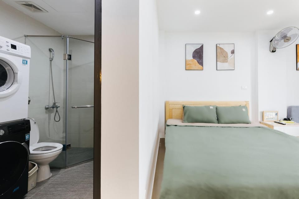 Bed, Photo of the whole room, Bedroom, washing machine, dryer