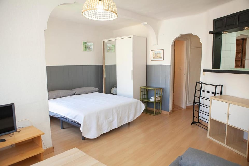 Bed, Photo of the whole room, Bedroom, hair dresser, wardrobe