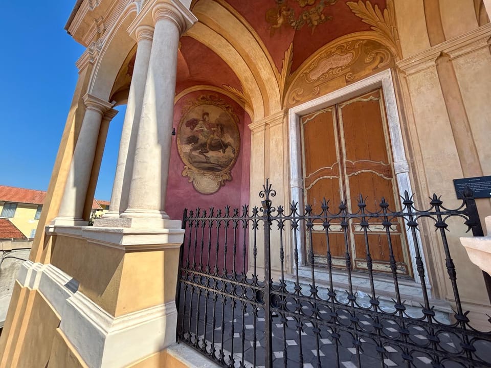 Nearby landmark, Facade/entrance, Day, Landmark view