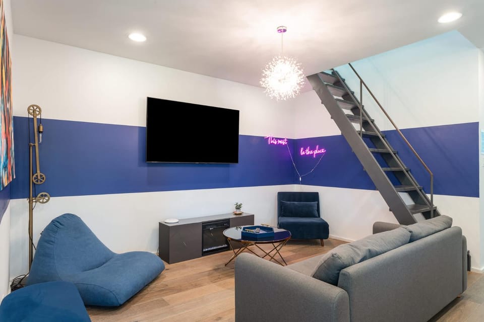 TV and multimedia, Living room, Seating area