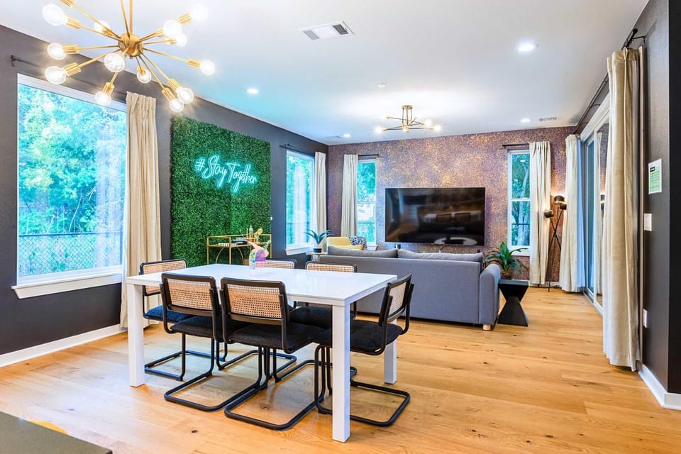 Massive 10BR Compound - 6 Min to Downtown Austin House in Austin