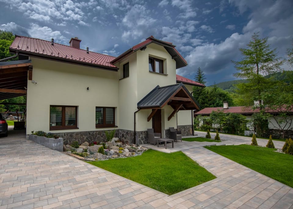 Property building, Spring
