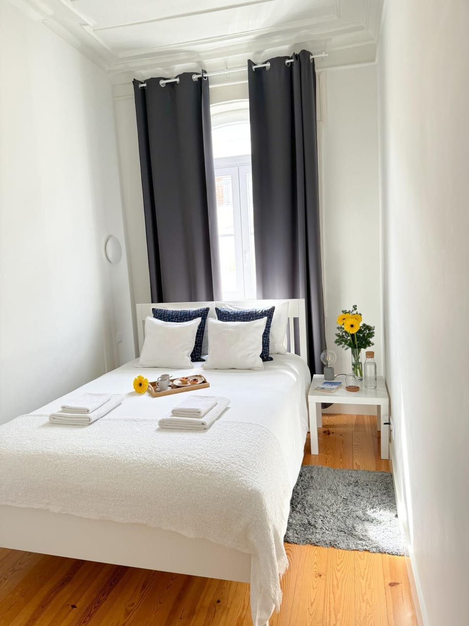 Private Room in a Historic Lisbon Building on Rua Augusta Vacation rental in Lisbon