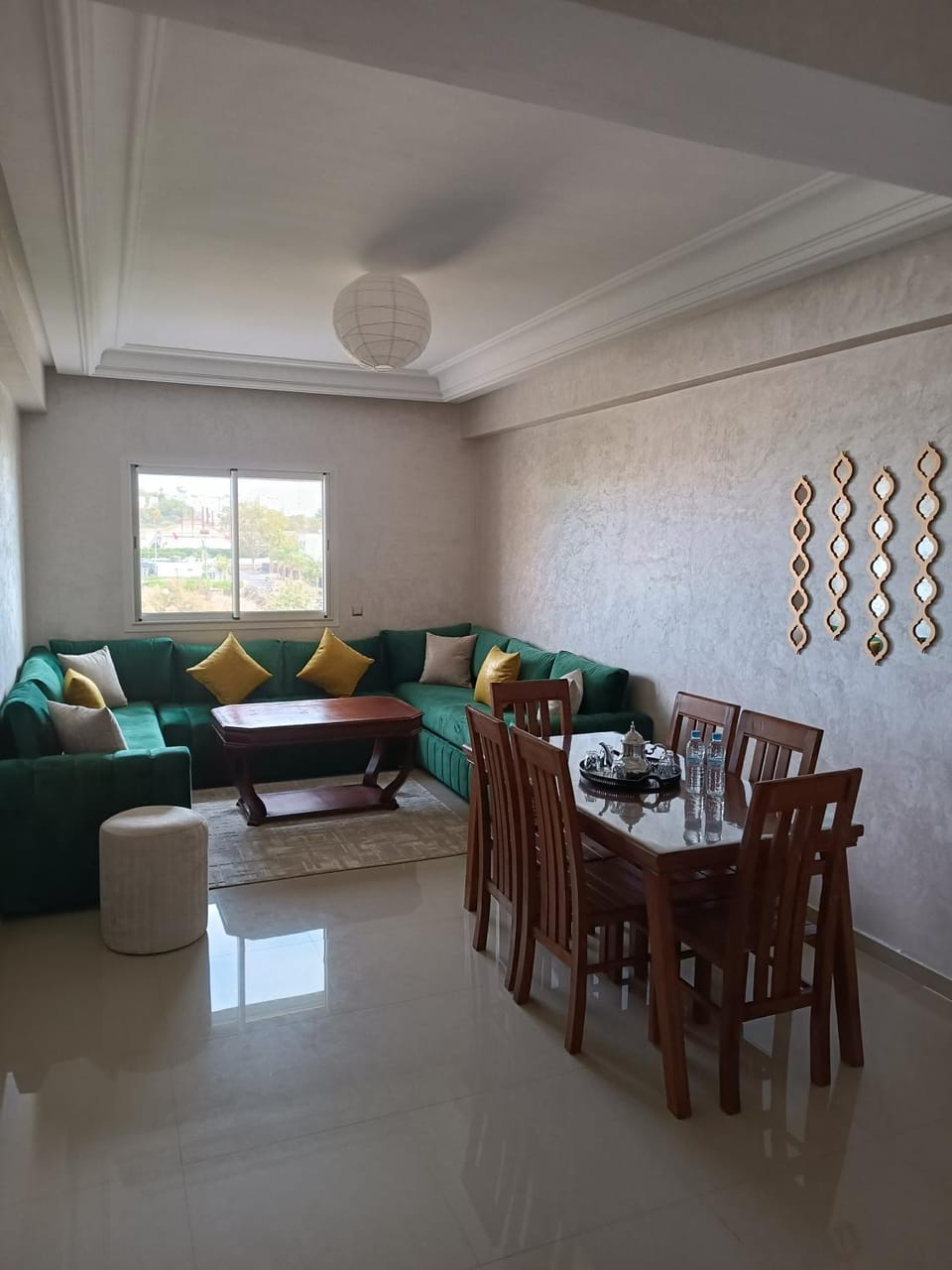 Living room, Seating area, Dining area