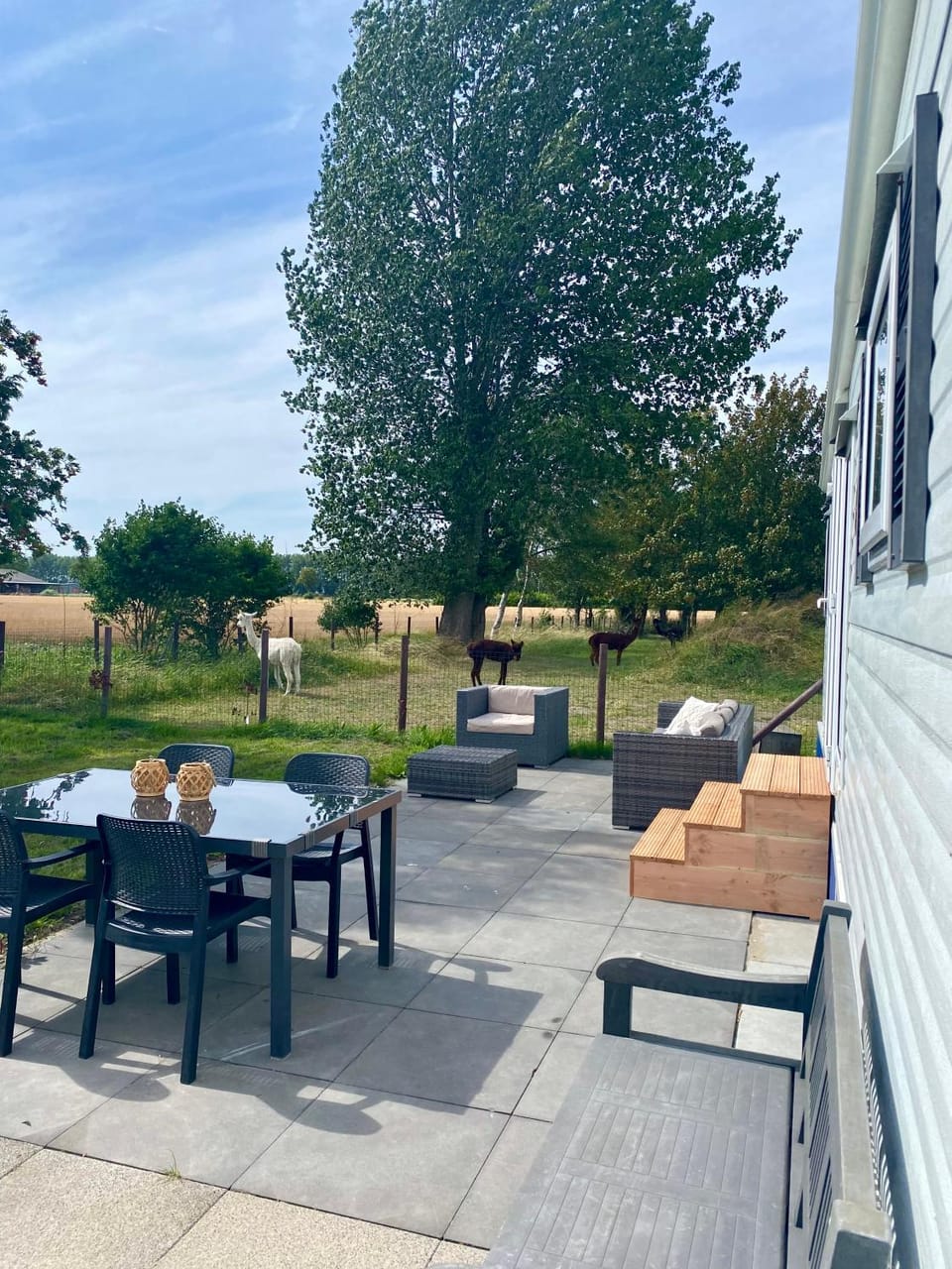 Property building, Garden, View (from property/room), Dining area, Garden view