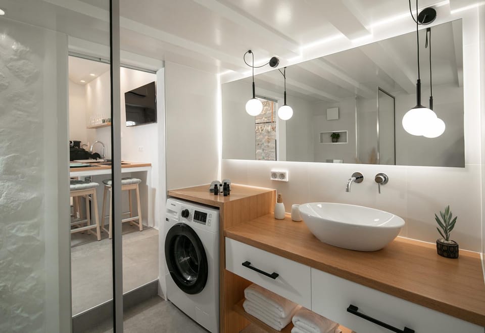 Shower, towels, washing machine, dryer