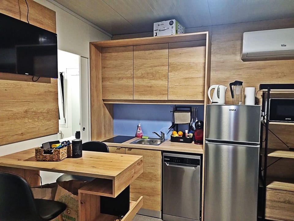 Kitchen or kitchenette, Seating area, Dining area, kitchen