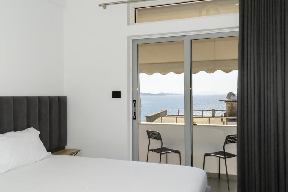 Photo of the whole room, Bedroom, Sea view