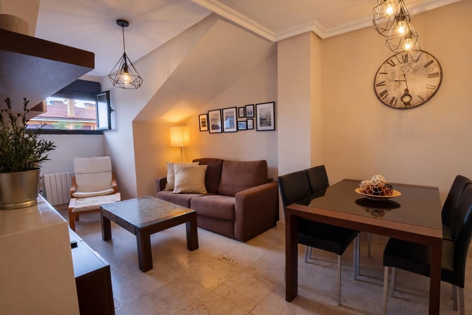 Communal lounge/ TV room, Living room, Dining area