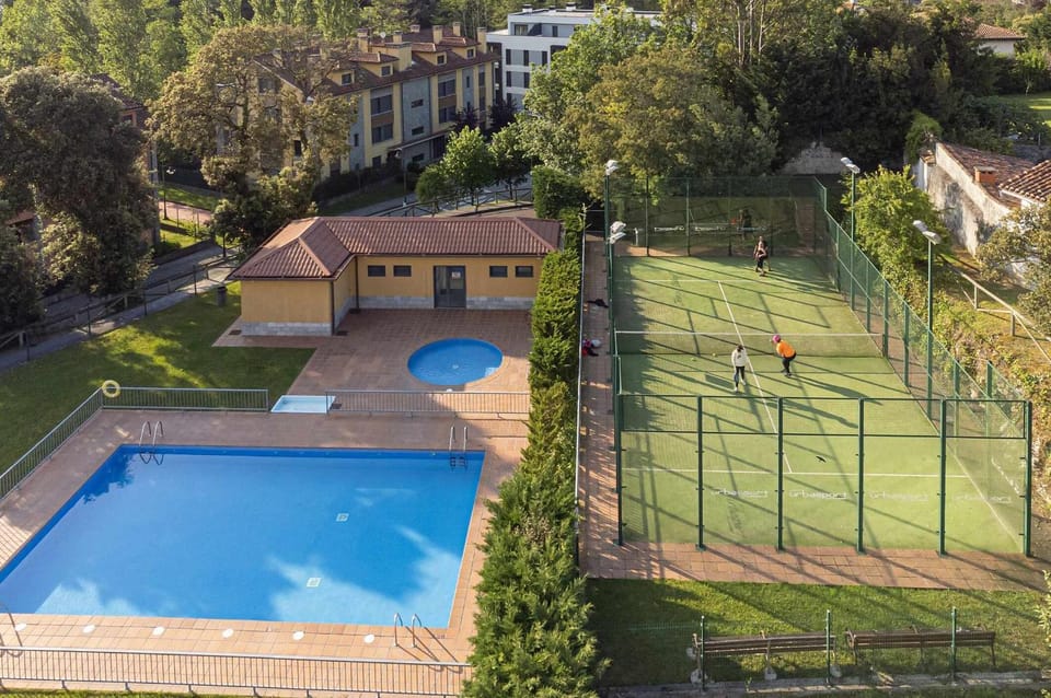 Tennis court, Swimming pool