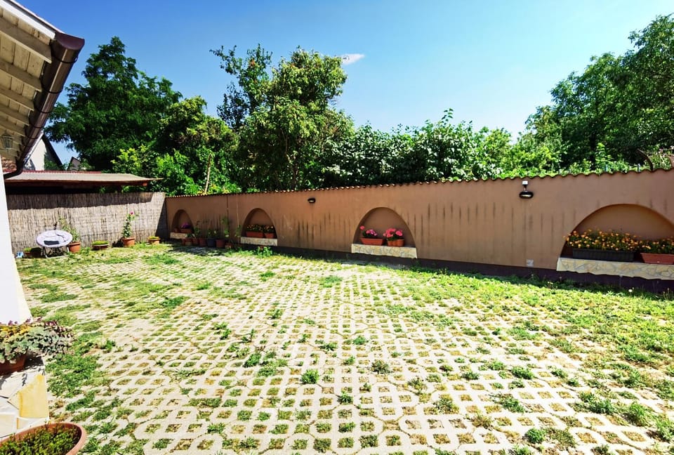 Garden, Parking