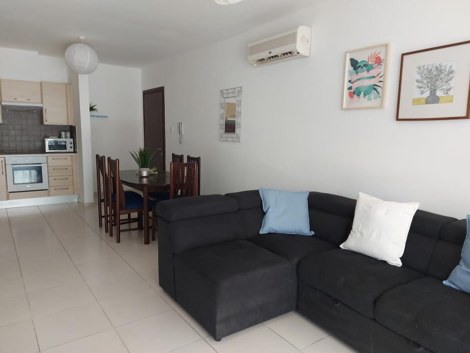 Living room, Dining area, air conditioner