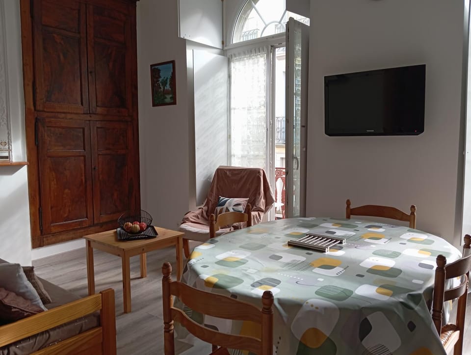 TV and multimedia, Living room, Dining area