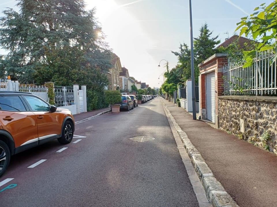 Day, Neighbourhood, Street view, Location, Parking