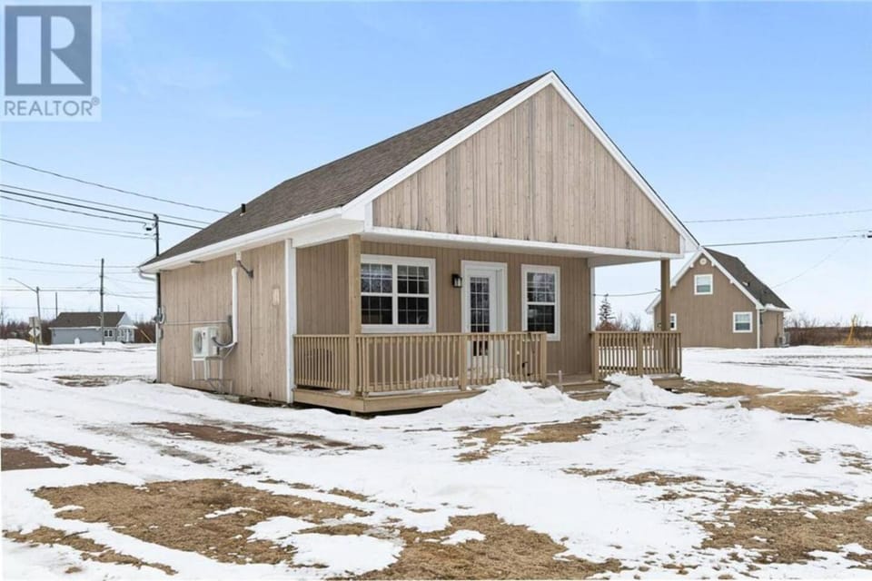 Salt & Sand Cottage - Aboiteau Beach & Dunes Chalet in Cap-Pelé