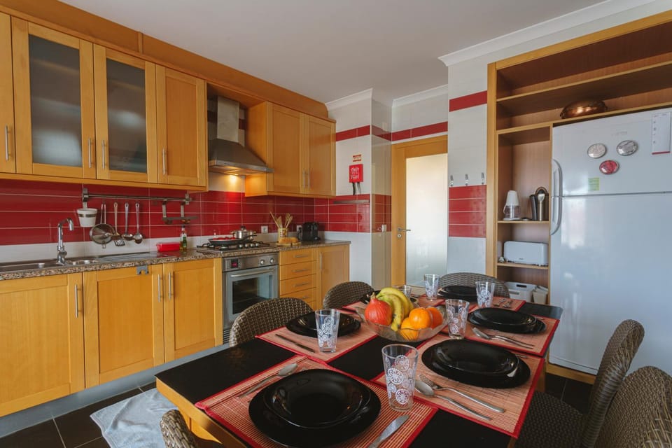 Kitchen or kitchenette, Dining area, oven, stove