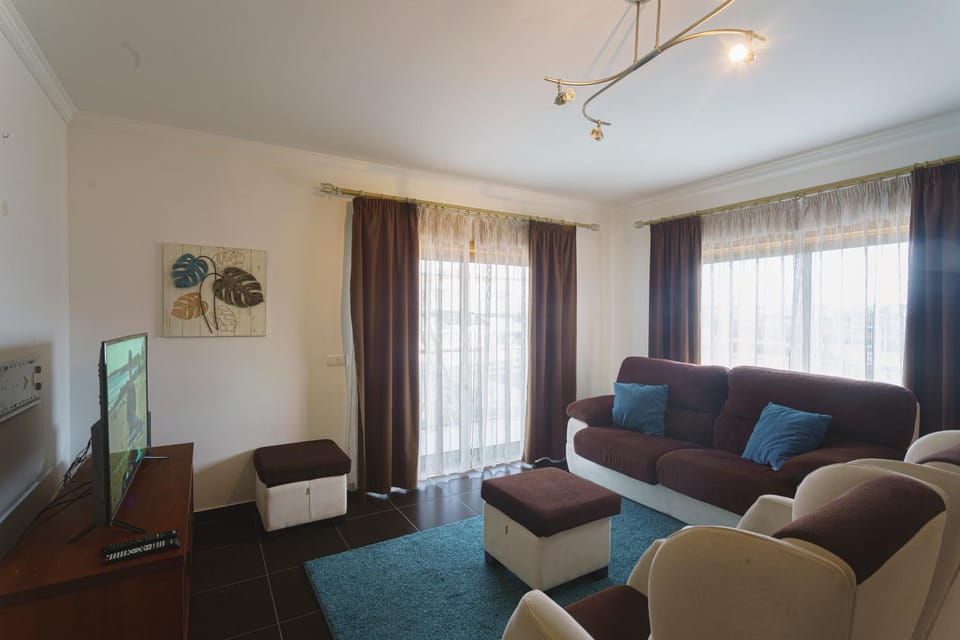 Communal lounge/ TV room, TV and multimedia, Living room, Seating area, Evening entertainment