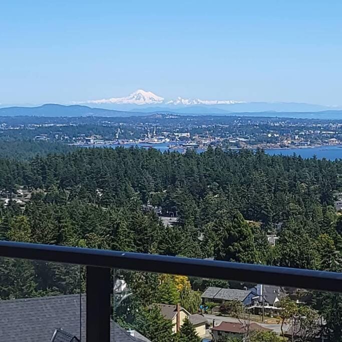 Eagle's View Penthouse Apartment in Vancouver Island