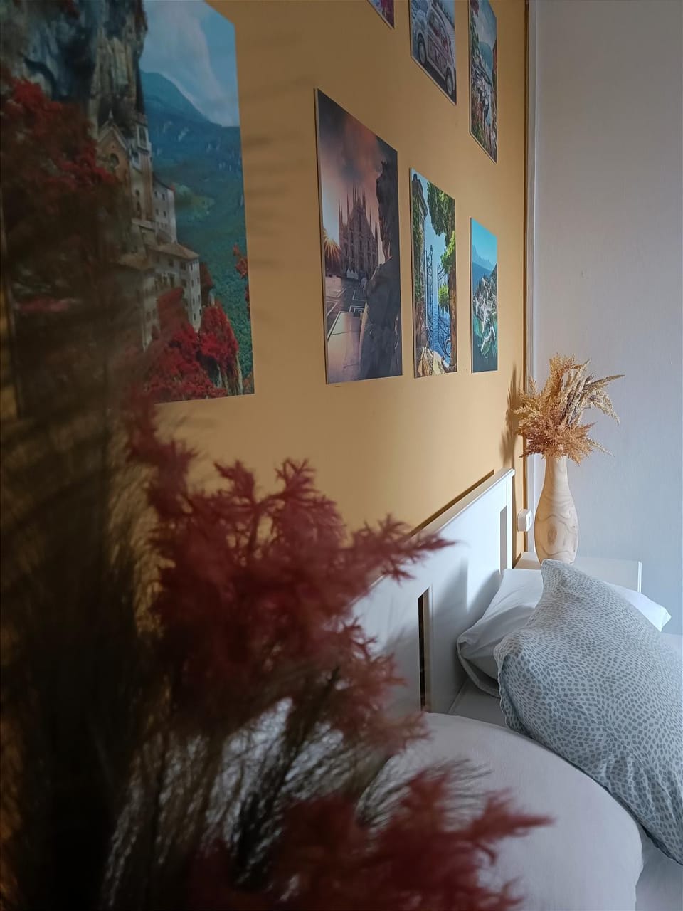 Bed, Photo of the whole room, Decorative detail