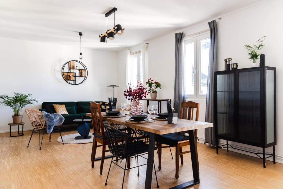 Living room, Seating area, Dining area
