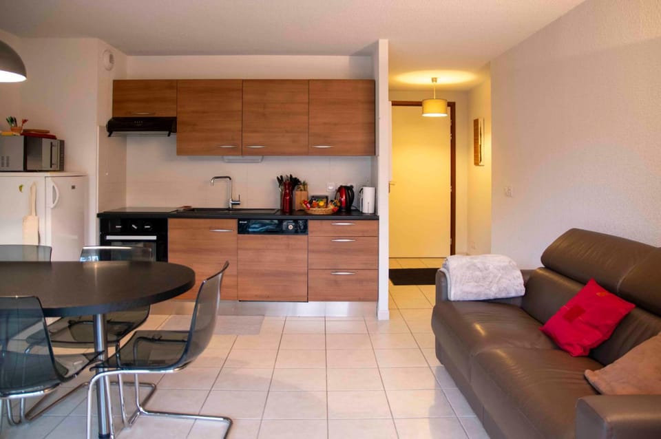 Kitchen or kitchenette, Living room