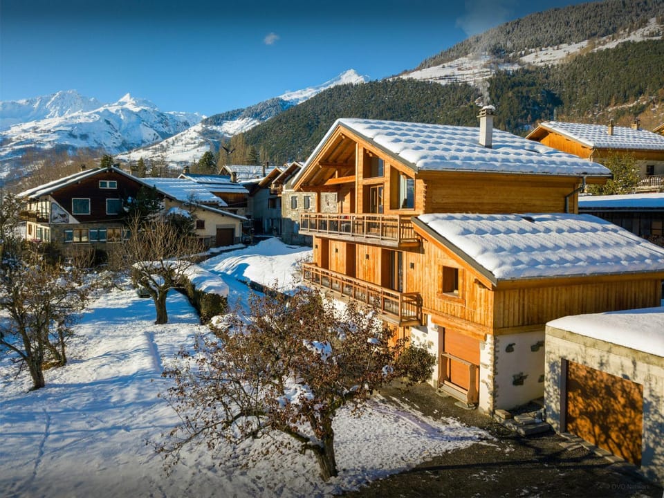Property building, Day, Natural landscape, Winter, Mountain view