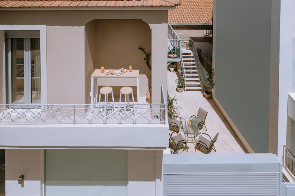 Property building, Garden, Balcony/Terrace