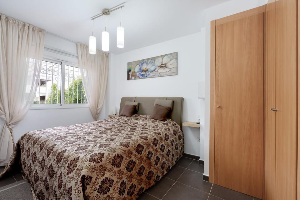 Bed, Photo of the whole room, Bedroom, wardrobe