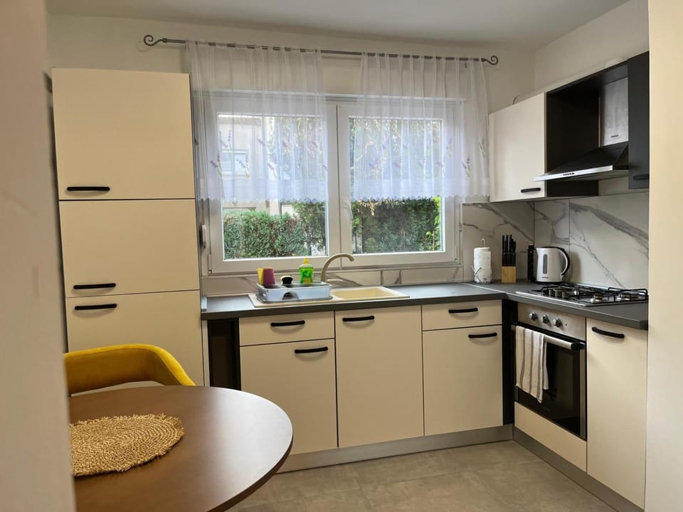 Bedroom, kitchen