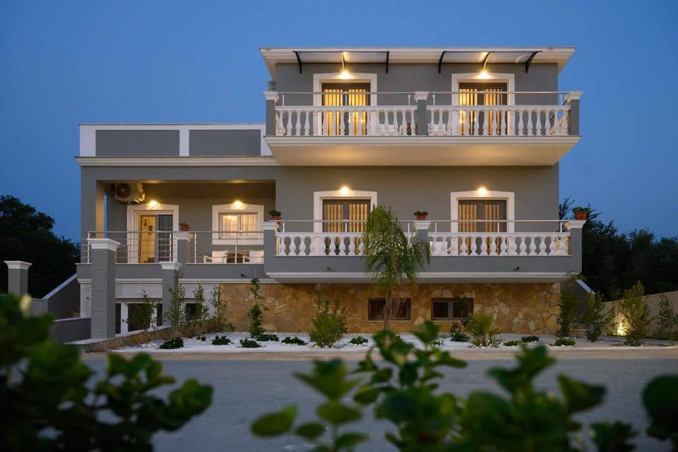 Property building, Patio, Garden, Balcony/Terrace, Garden view