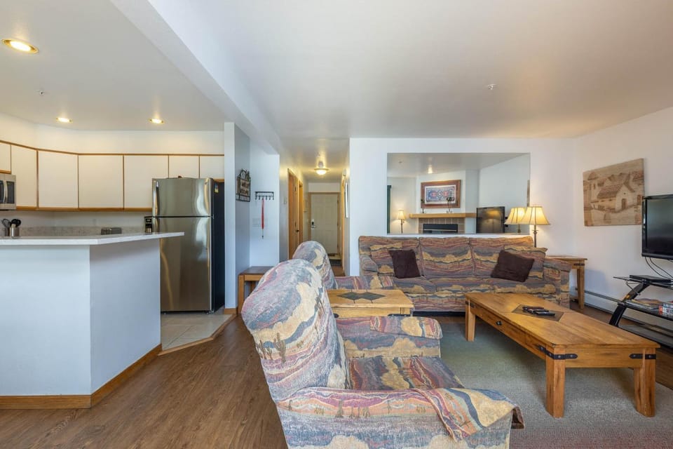 Kitchen or kitchenette, Living room