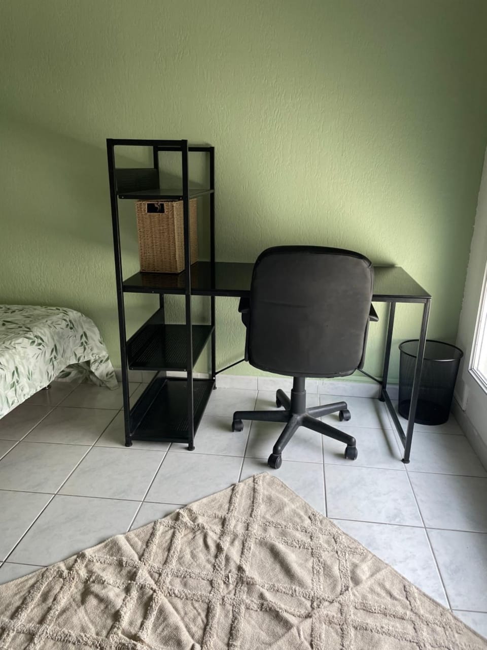 Bed, Bedroom, hair dresser