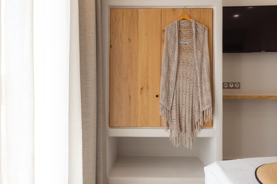 TV and multimedia, wardrobe