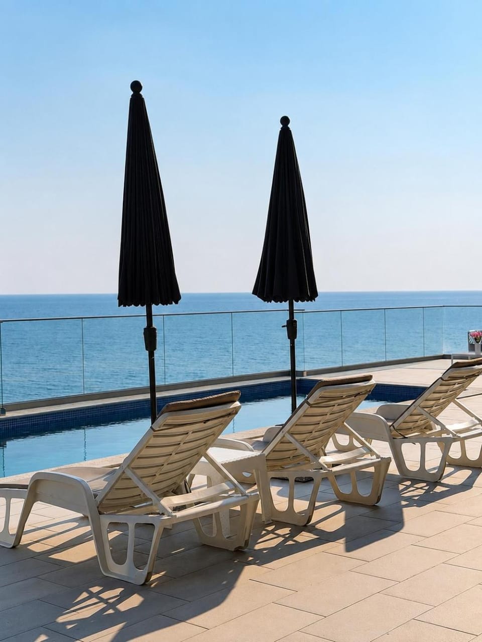 View (from property/room), Balcony/Terrace, Pool view, Sea view, Swimming pool, sunbed