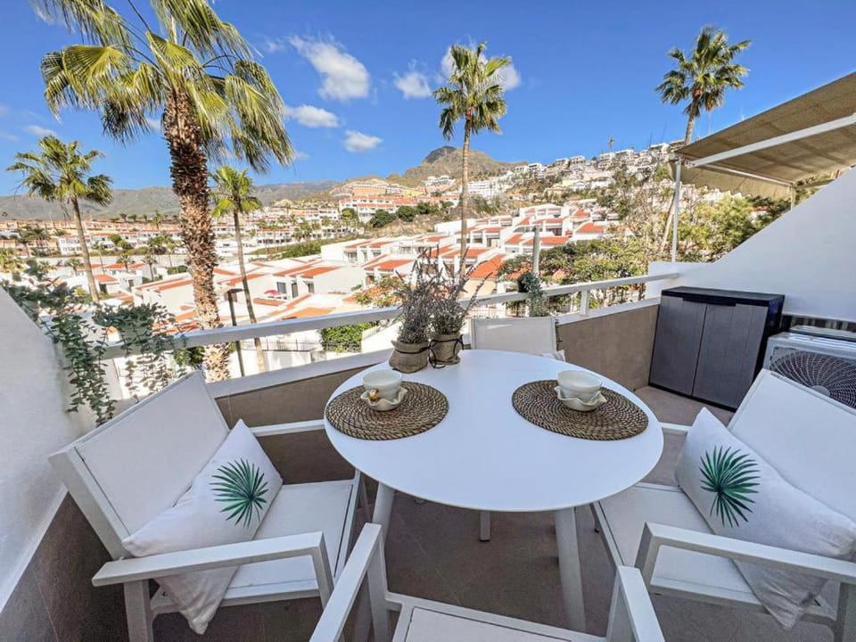 View (from property/room), Balcony/Terrace, Mountain view