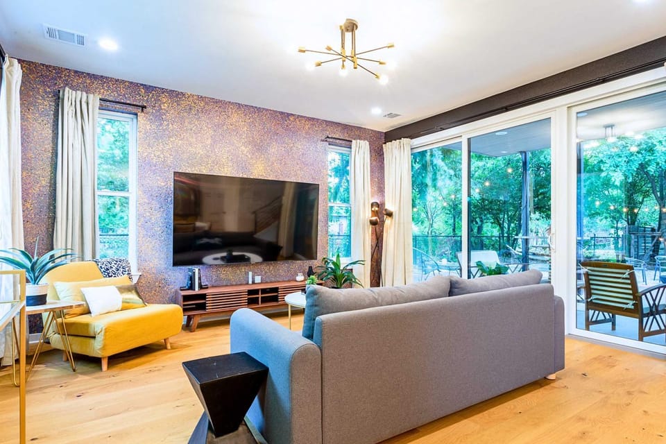 Living room, Seating area, Evening entertainment