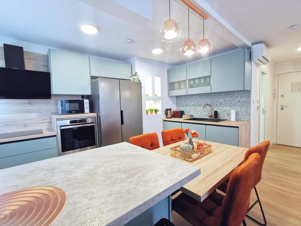 Kitchen or kitchenette, Dining area, dishwasher, minibar, pet friendly, stove, toaster