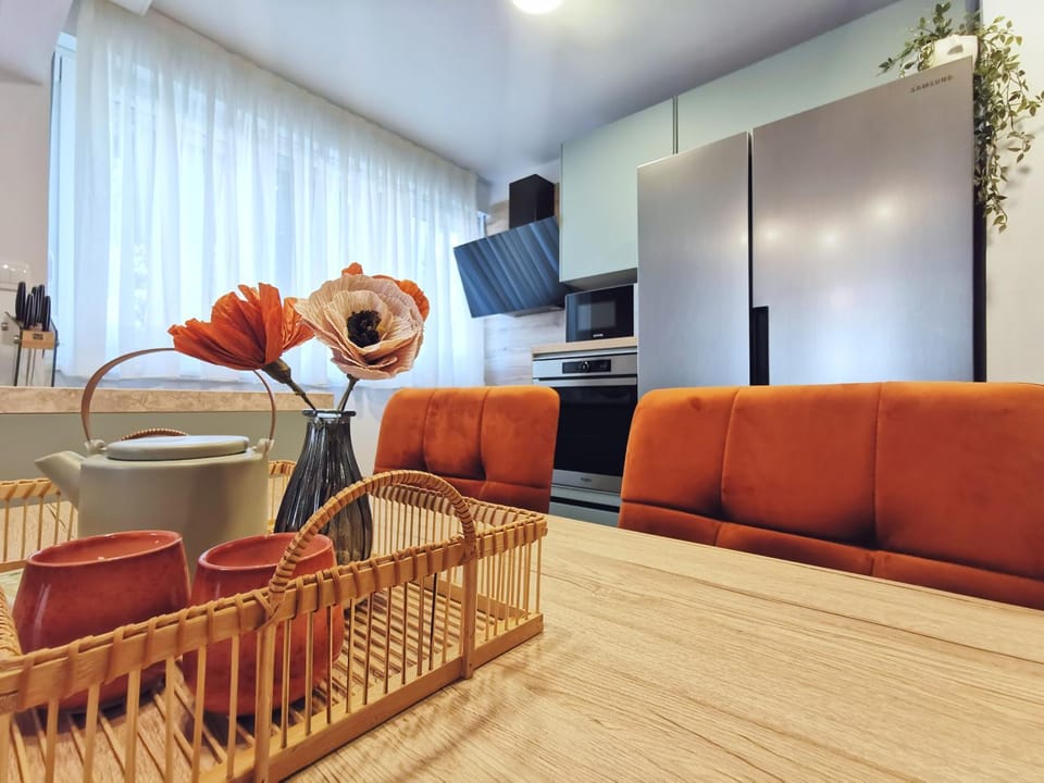 Kitchen or kitchenette, Living room, Seating area, Evening entertainment, minibar
