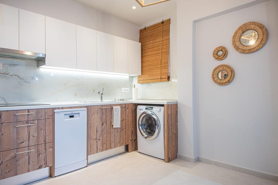 City centre with sea view apartment Apartment in Akti Koundourou