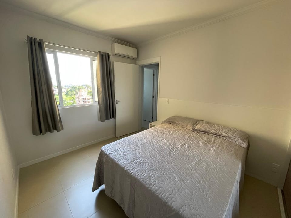 Bed, Photo of the whole room, Bedroom, air conditioner