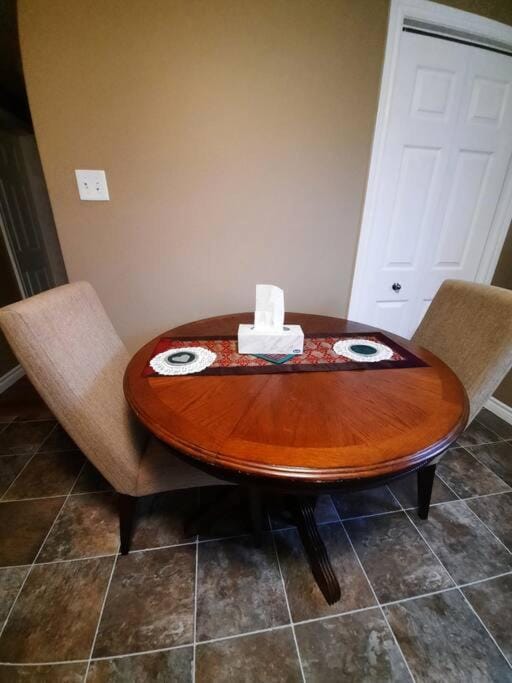 Lovely 2 Bedroom apartment close to Avalon Mall Apartment in St Johns