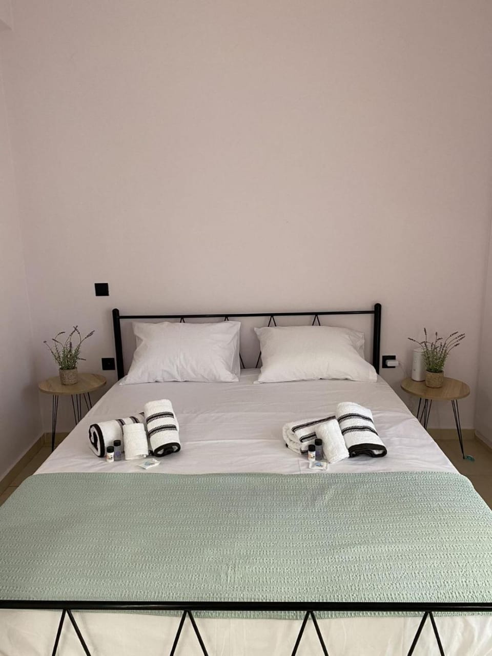Bed, Photo of the whole room, Decorative detail, Bedroom, On site, Guests, Area and facilities, towels