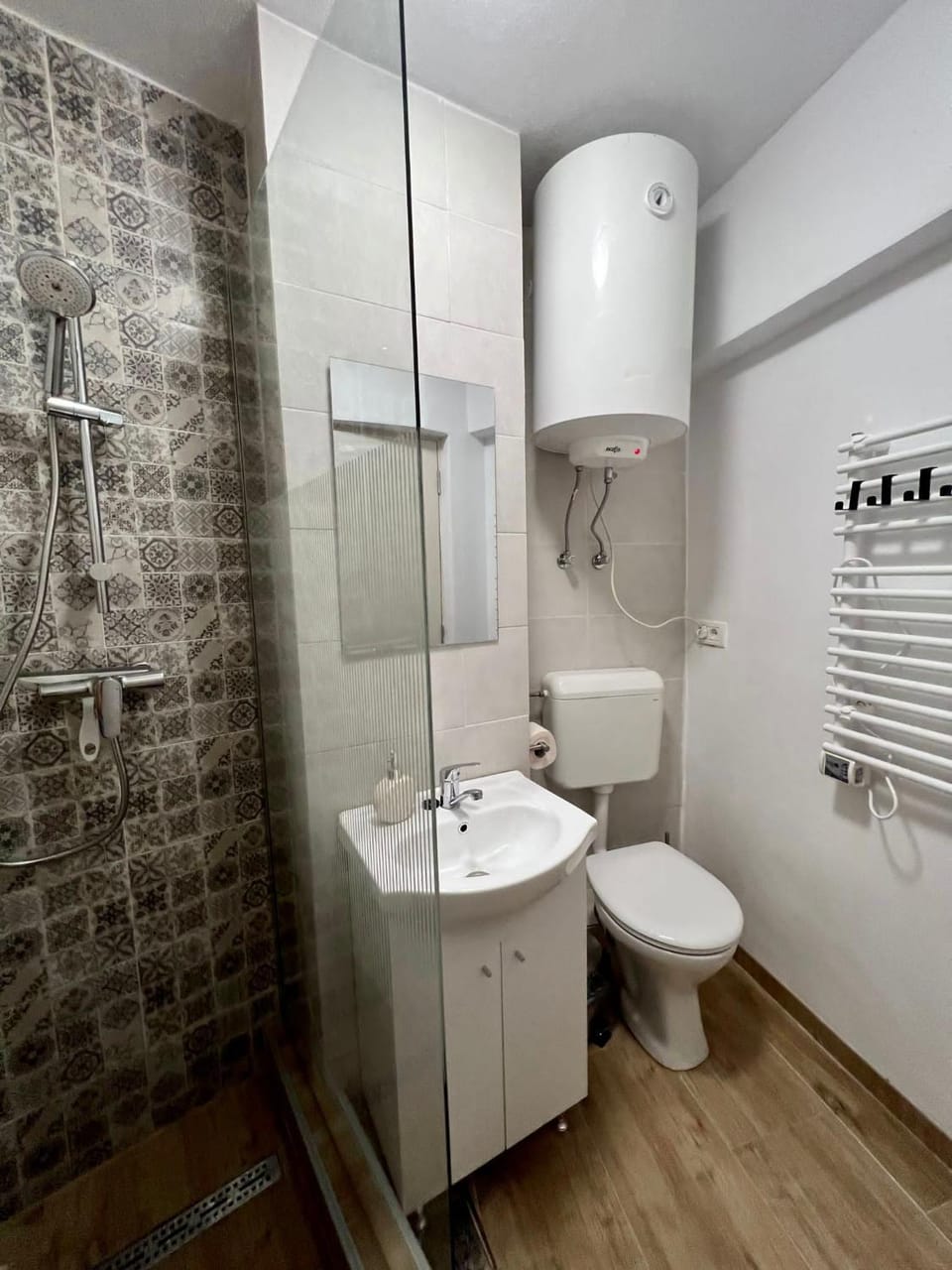 Shower, Toilet, Bathroom, towels