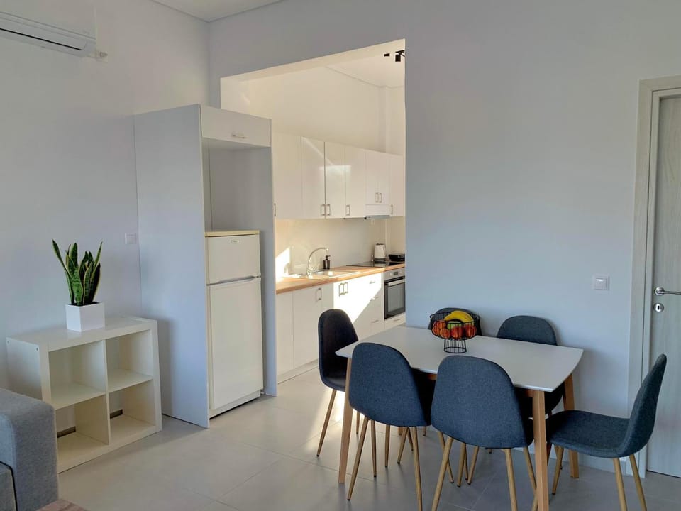 Kitchen or kitchenette, Dining area, pet friendly, stove