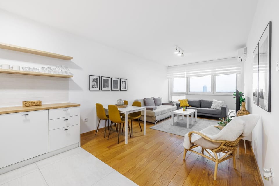 TV and multimedia, Living room, Seating area, Dining area, kitchen